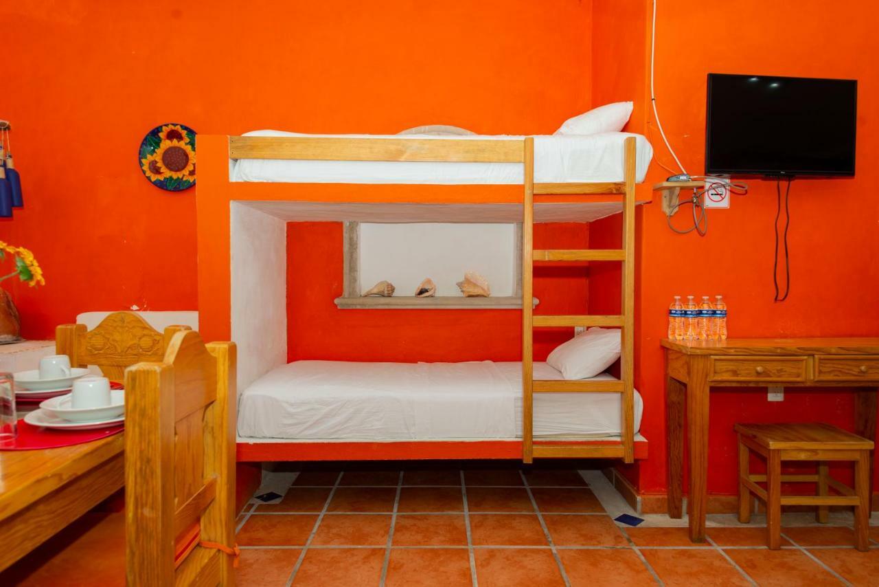 Mexicasa Cancun Hostel Exterior photo
