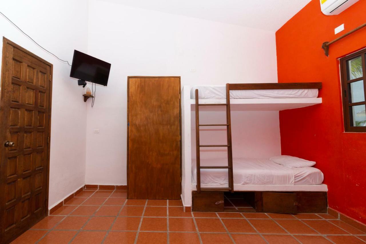 Mexicasa Cancun Hostel Exterior photo